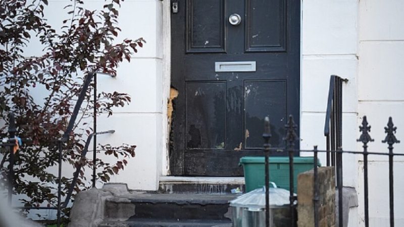 التحقيقات تكشف تفاصيل تجنيد متهمين عبر “تلغرام” لحرق منزل وموقع تابع لرئيس الوزراء البريطاني