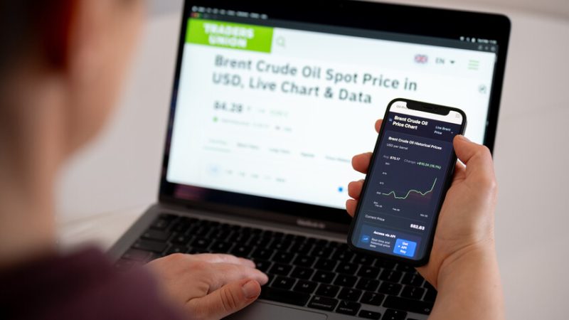 قفزة تاريخية في أسعار النفط.. برنت يتجاوز 120 دولارا لأول مرة منذ 2022
