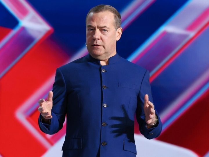 مدفيديف: أوروبا يقودها حمقى يتحدثون عن “حتمية الحرب مع روسيا” وسيناريو الكارثة النووية وارد