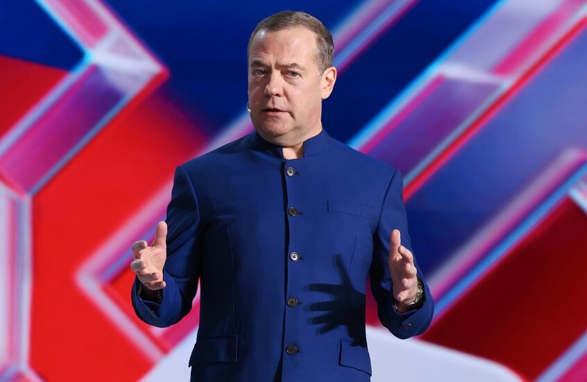 مدفيديف: أوروبا يقودها حمقى يتحدثون عن “حتمية الحرب مع روسيا” وسيناريو الكارثة النووية وارد