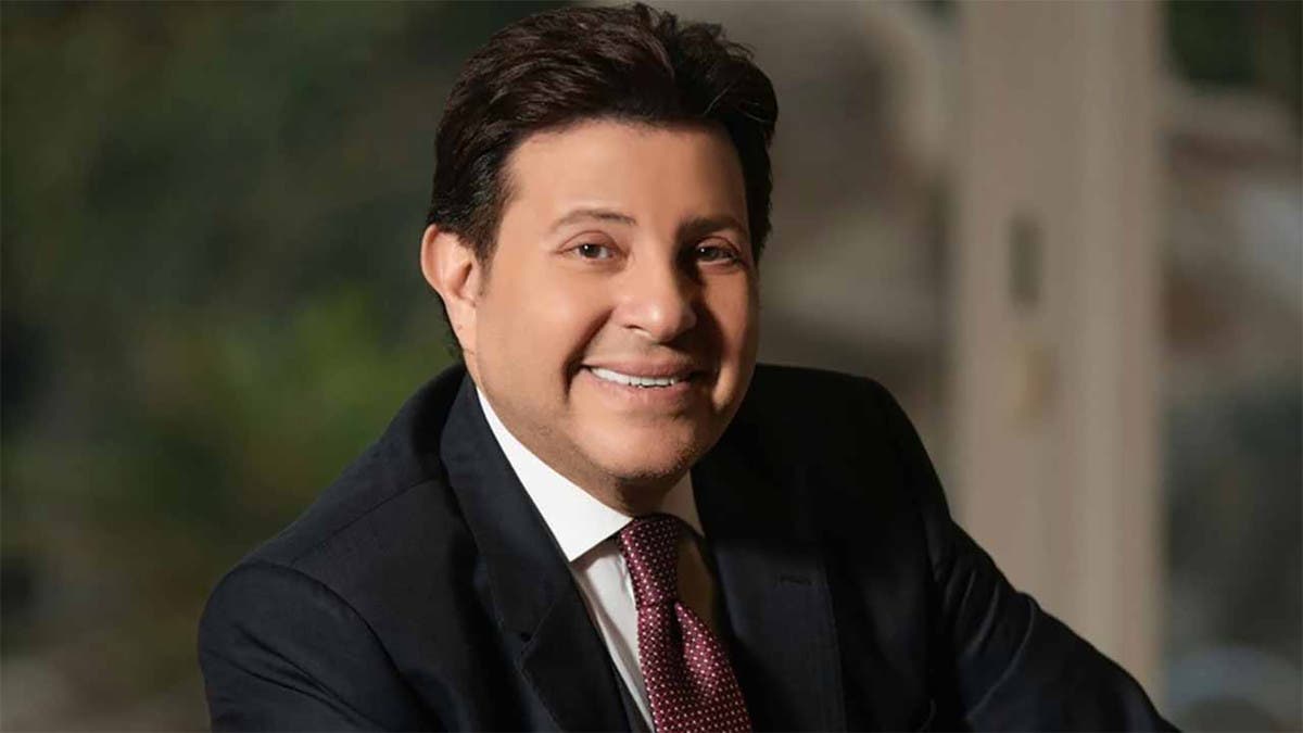 جديد الحالة الصحية لهاني شاكر.. مد فترة علاجه لعدم استقرار حالته