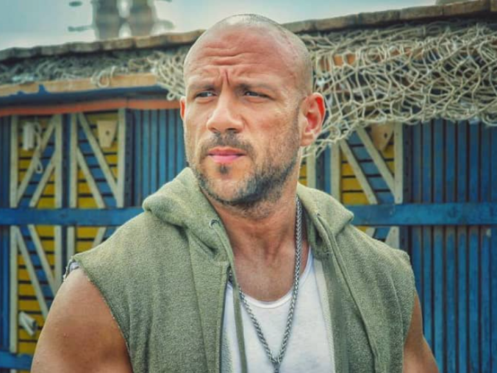 مرفقة بصورته.. رسالة حب من طليقة أحمد مكي تشعل جدلاً