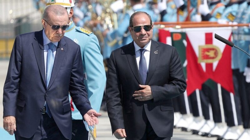 لواء إسرائيلي: مصر وتركيا تبنيان تحالفا استراتيجيا يهددنا.. وخبير مصري يعلق: وراء ضجيجكم مصالح خفية