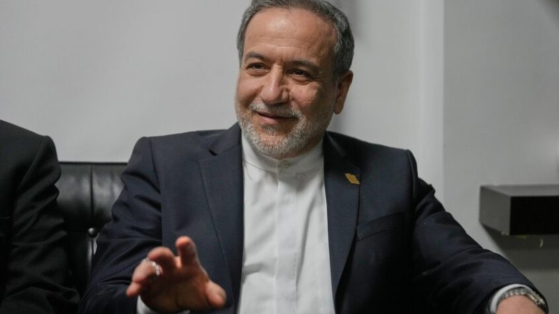 عراقجي: لا حل عسكريا في هرمز وأحذر أمريكا  والإمارات من “المستنقع”