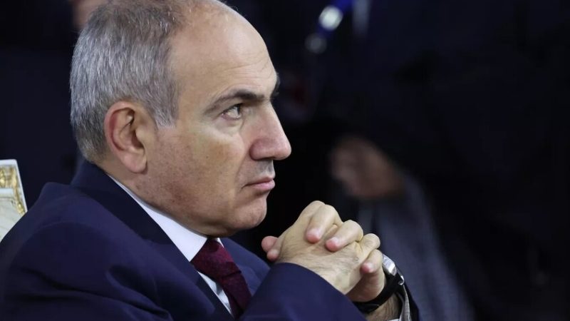 باشينيان يهنئ شعبه بتغير الموقع الجغرافي لأرمينيا