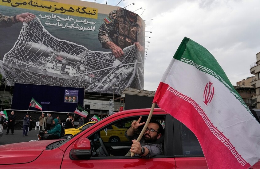 برلماني إيراني بارز يسخر من “نص أكسيوس” وخارجية إيران تؤكد أن المقترح الأمریكي قید الدراسة