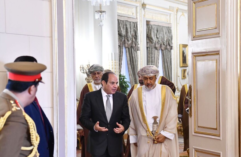 هيثم بن طارق يستقبل السيسي في مسقط