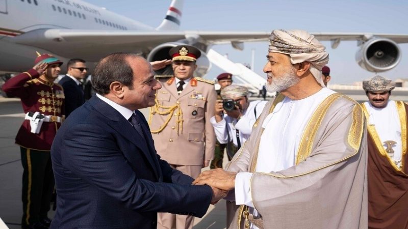 “تجمعنا قوة وثقة”.. وزير خارجية يعلق على زيارة السيسي لبلاده