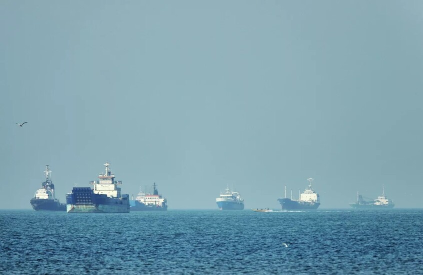 مصادر: السعودية منعت واشنطن من استخدام قواعدها وأجوائها في عملية “مشروع الحرية” لفتح مضيق هرمز