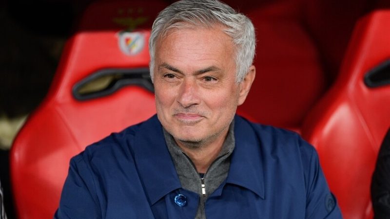 ريال مدريد يستنجد بـ”السبيشال وان” مورينيو لإنقاذه من “أزمته”