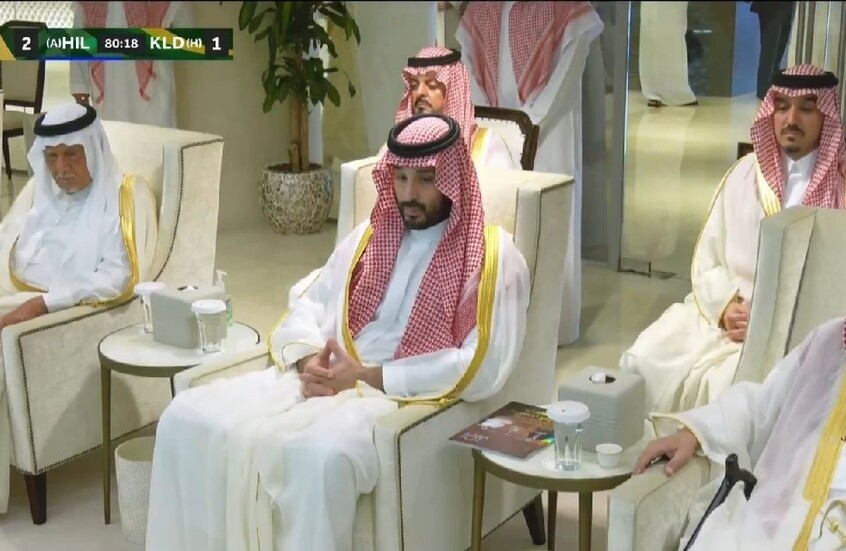 تفاعل الجماهير مع ظهور ولي العهد السعودي على الشاشة.. ورد فعل الأمير محمد بن سلمان (فيديو)