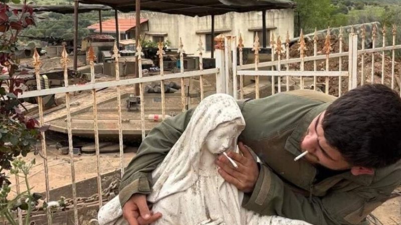 الجيش الإسرائيلي يوضح ملابسات واقعة “التمثال” ويحذر من فيديو “الذكاء الاصطناعي”