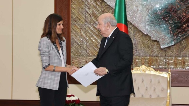 تبون يتسلم رسالة خطية من ماكرون