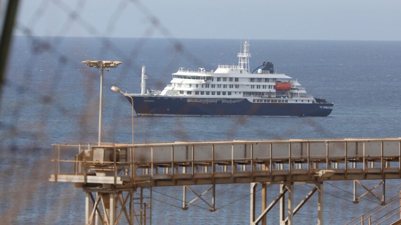 رئيس منظمة الصحة العالمية يصل إلى جزر الكناري للإشراف على إجلاء الركاب من سفينة “هونديوس”