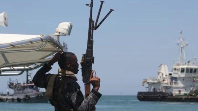 3.5 مليون دولار مقابل رؤوسهم.. قراصنة صوماليون يختطفون ناقلة نفط بطاقمها المصري