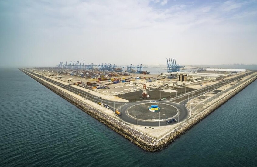 إيران تعلن توقف جميع الموانئ العربية في الخليج عن العمل
