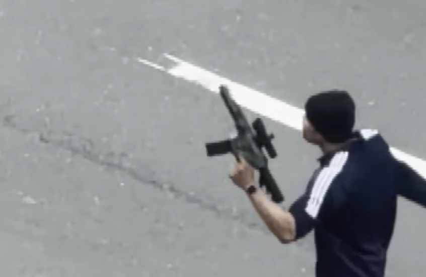 هجوم جنوني بالرصاص يعيد الجدل حول حكم قضائي مخفف ضد مجرم أمريكي (فيديو)