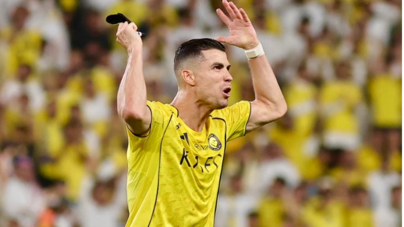 صدمة وابتسامة ساخرة.. رد فعل رونالدو بعد هدف الهلال “القاتل” في شباك النصر