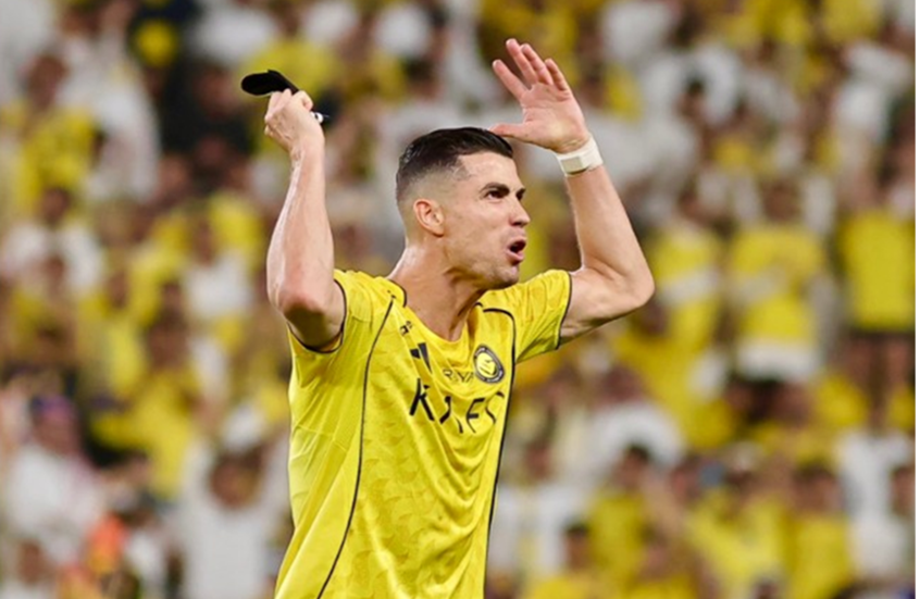 صدمة وابتسامة ساخرة.. رد فعل رونالدو بعد هدف الهلال “القاتل” في شباك النصر
