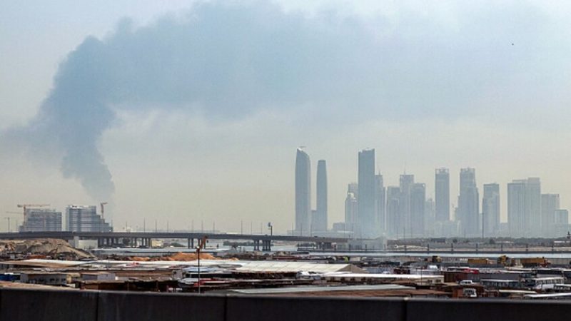 دبي.. تركيب شبكات لحماية المواقع الاستراتيجية من الضربات الإيرانية (صورة)