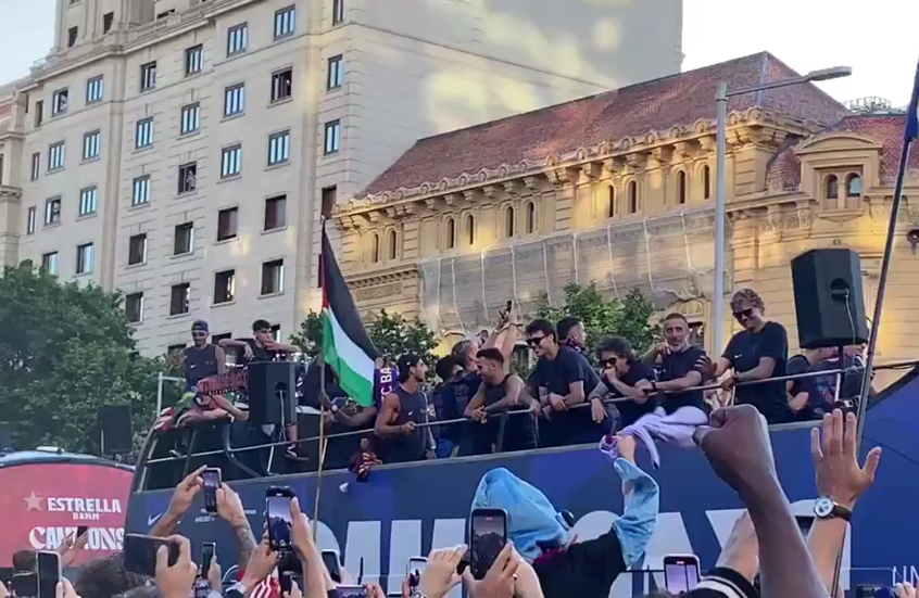 رئيس وزراء إسبانيا ردا على وزير الدفاع الإسرائيلي: نفخر بلامين جمال لرفعه العلم الفلسطيني