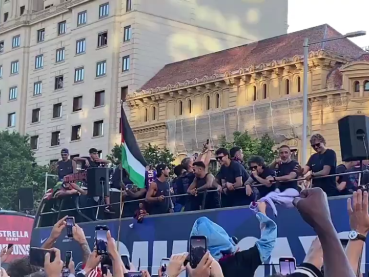 رئيس وزراء إسبانيا ردا على وزير الدفاع الإسرائيلي: نفخر بلامين جمال لرفعه العلم الفلسطيني