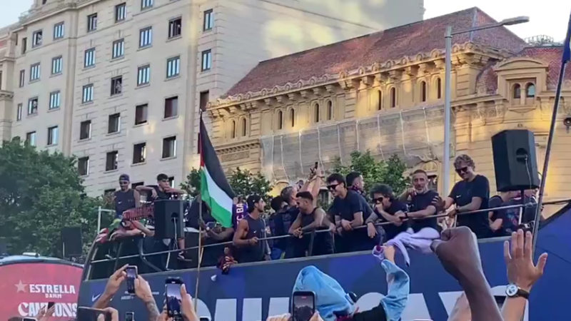 رئيس وزراء إسبانيا ردا على وزير الدفاع الإسرائيلي: نفخر بلامين جمال لرفعه العلم الفلسطيني