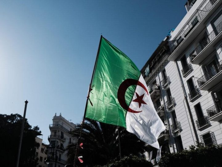 إصدار كتاب فرنسي جديد حول تاريخ العلاقات مع الجزائر يثير جدلا