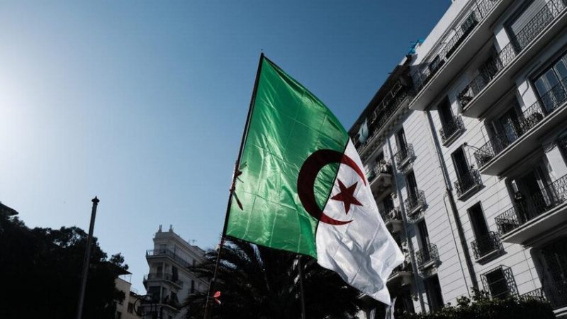 إصدار كتاب فرنسي جديد حول تاريخ العلاقات مع الجزائر يثير جدلا