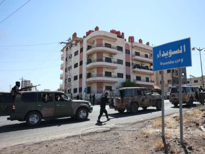 الأمن السوري يوقف ثلاثة شبان بتهمة تهريب السلاح إلى السويداء