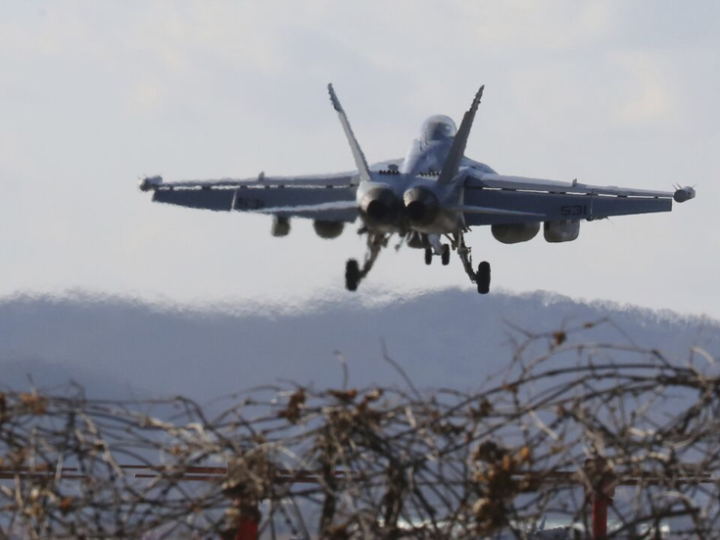 لقطات غير عادية.. تحطم طائرتين من طراز EA-18G تابعتين للبحرية الأمريكية خلال عرض جوي
