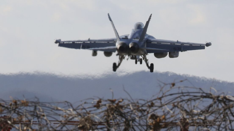 لقطات غير عادية.. تحطم طائرتين من طراز EA-18G تابعتين للبحرية الأمريكية خلال عرض جوي