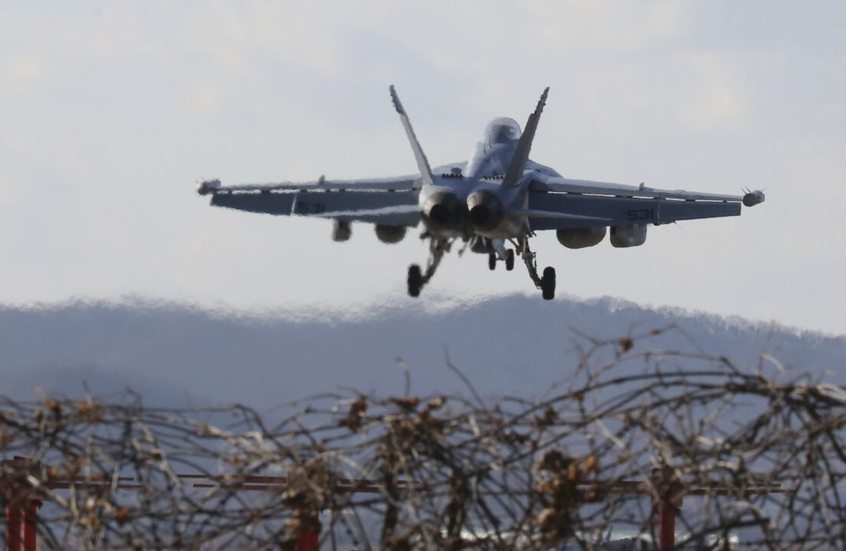 لقطات غير عادية.. تحطم طائرتين من طراز EA-18G تابعتين للبحرية الأمريكية خلال عرض جوي