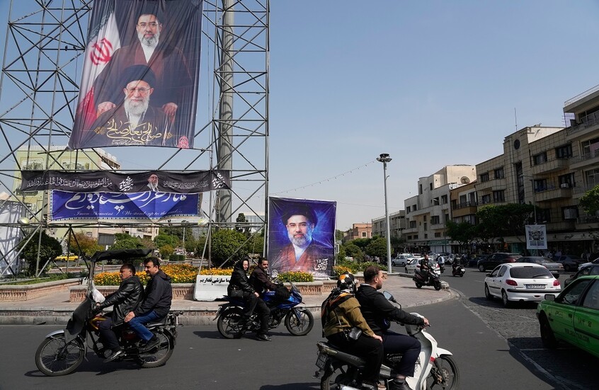 “تسنيم”: إيران سلمت نصا جديدا من 14 بندا لواشنطن عبر وسيط باكستاني