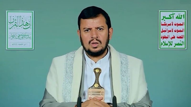 زعيم الحوثيين: نحن جاهزون عسكريا لأي تصعيد أمريكي ضد إيران (فيديو)