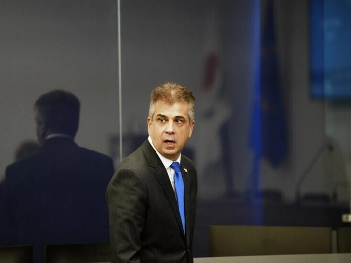 كوهين يكشف عن تحركات سرية لتمرير النفط من السعودية والإمارات لأوروبا عبر إسرائيل