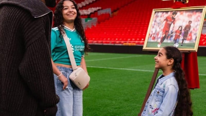 للمرة الأخيرة.. محمد صلاح يصطحب ابنتيه في جولة “بأنفليد” بوداع صامت (صور)