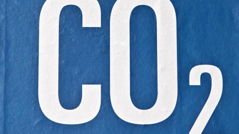 إيرادات قياسية لرسوم انبعاثات الكربون عالميا