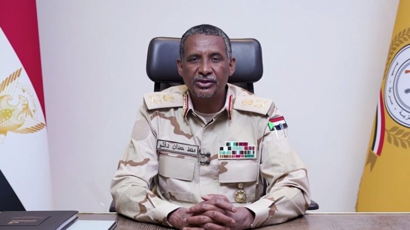 السودان.. حميدتي يجرد “السافنا” من رتبته العسكرية ويقضي بإعدامه غيابيا (صورة)