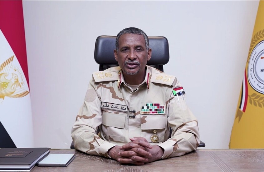 السودان.. حميدتي يجرد “السافنا” من رتبته العسكرية ويقضي بإعدامه غيابيا (صورة)