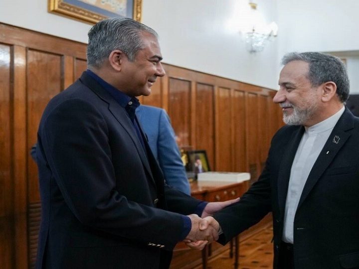 وكالة “إيسنا”: تبادل النصوص بين طهران وواشنطن مستمر عبر باكستان وسط ترقب لزيارة عاصم منير