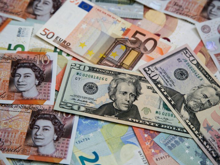 بريطانيا تقترض أكثر من المتوقع في أبريل