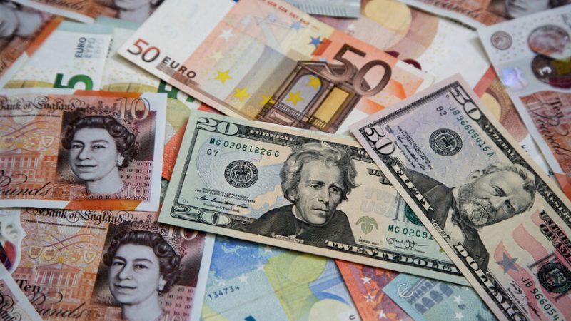 بريطانيا تقترض أكثر من المتوقع في أبريل