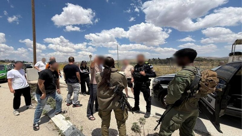 حادث خطير يشعل الحدود.. إسرائيليون يتسللون إلى لبنان لالتقاط الصور والجيش يعتقلهم فورا