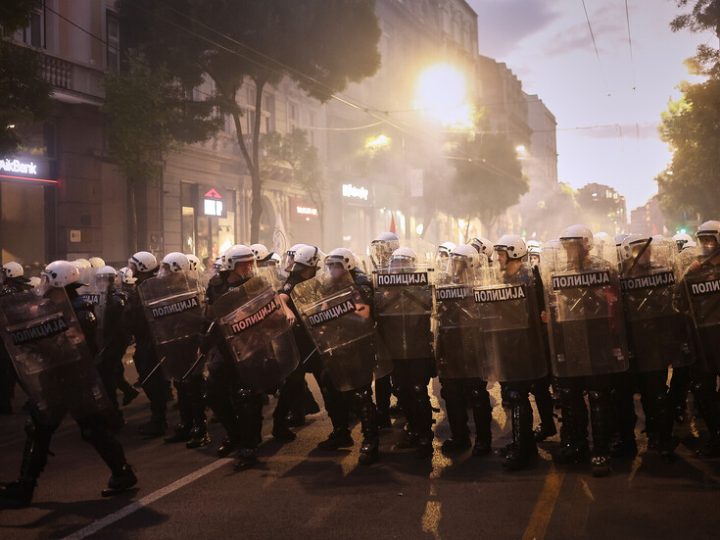 توقيف 23 شخصا أثناء مظاهرات الاحتجاج في صربيا