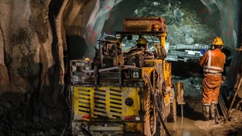 مقتل 28 شخصا في انهيار منجم ذهب غير قانوني في أنغولا