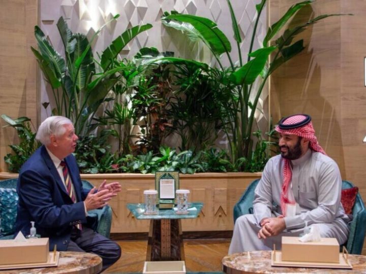 ليندسي غراهام: السعودية ستواجه عواقب وخيمة إذا لم تنضم إلى اتفاقيات أبراهام مع إسرائيل