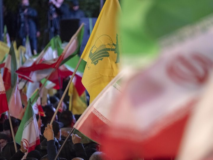 النائبان عن حزب الله الحاج حسن وعمار يدينان “الوصاية الأمريكية” ويؤكدان: إيران تتبنى مطالب لبنانية