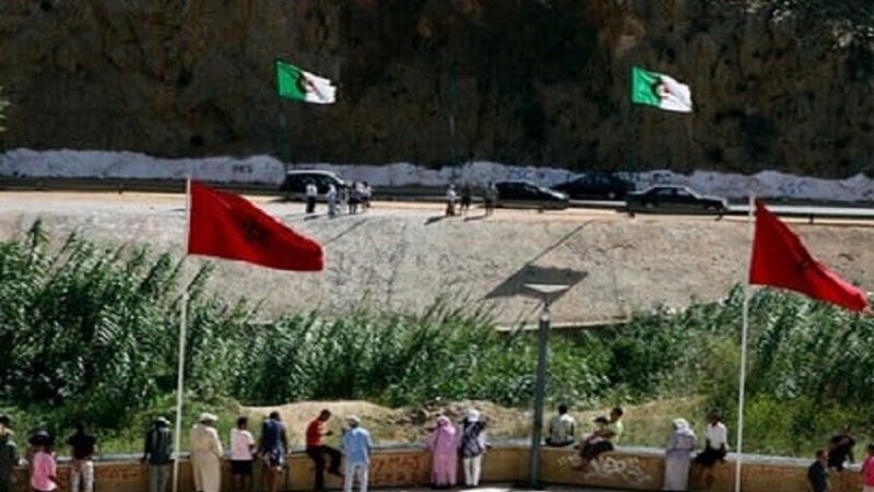 الجزائر تسلم الرباط 21 مواطنا مغربيا