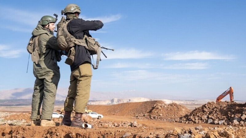 سوريا.. الجيش الإسرائيلي يقوم بتجريف أراض جديدة قرب الشريط الحدودي في القنيطرة